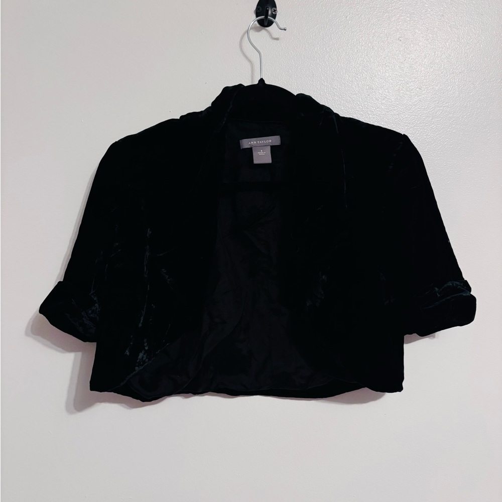 Ann Taylor short sleeve velvet bolero size 8 black